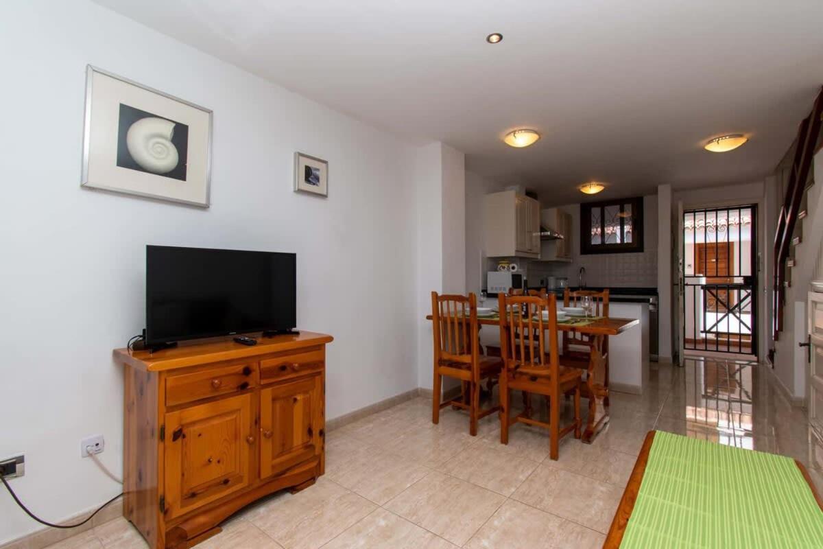 Parque Santiago Ii 271 - Two Bed With Pool View And Wifi Internet Playa de las Americas (Tenerife)
